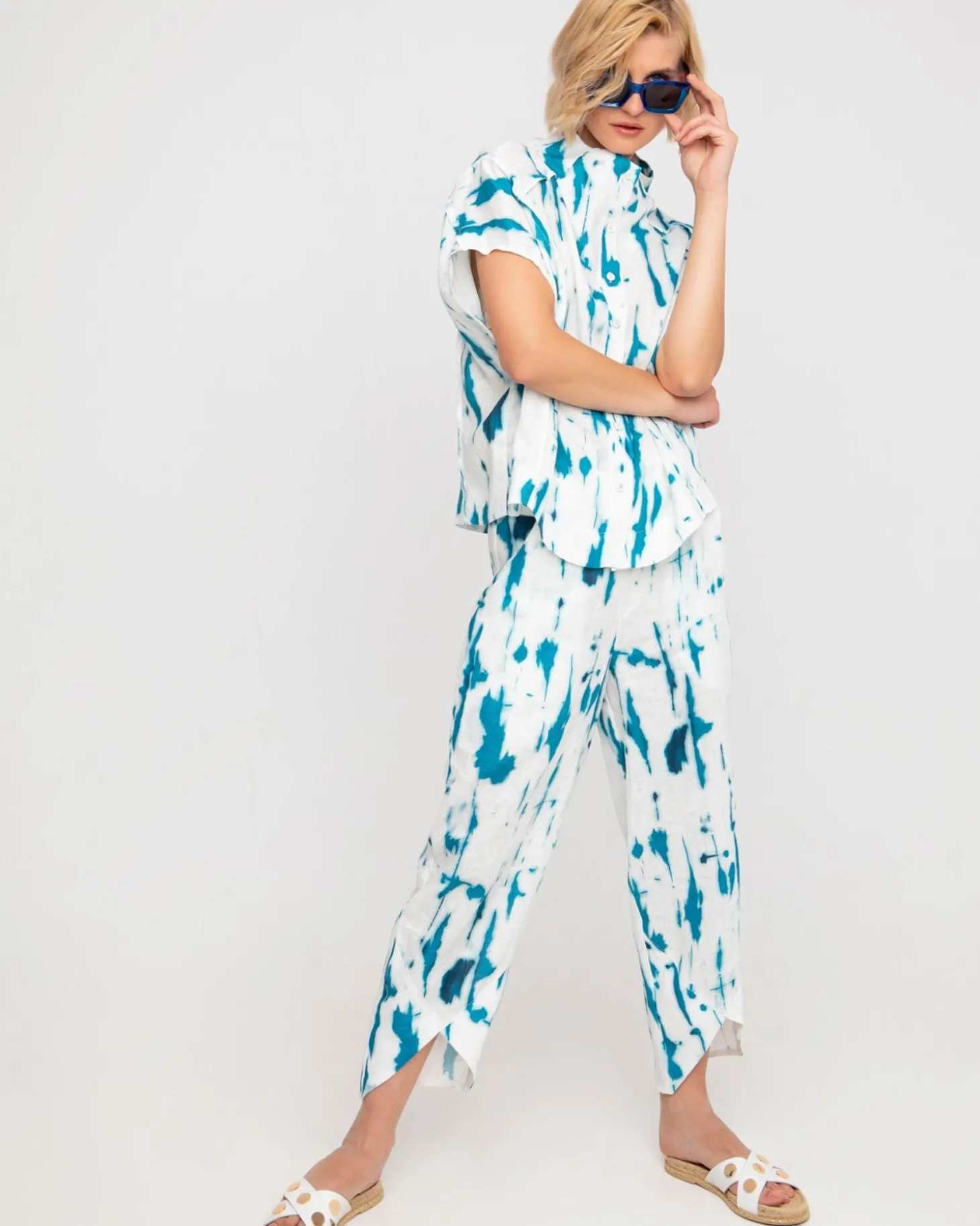 Women Alembika Ozai N Ku Island Linen Tulip Pants, White/Turquoise
