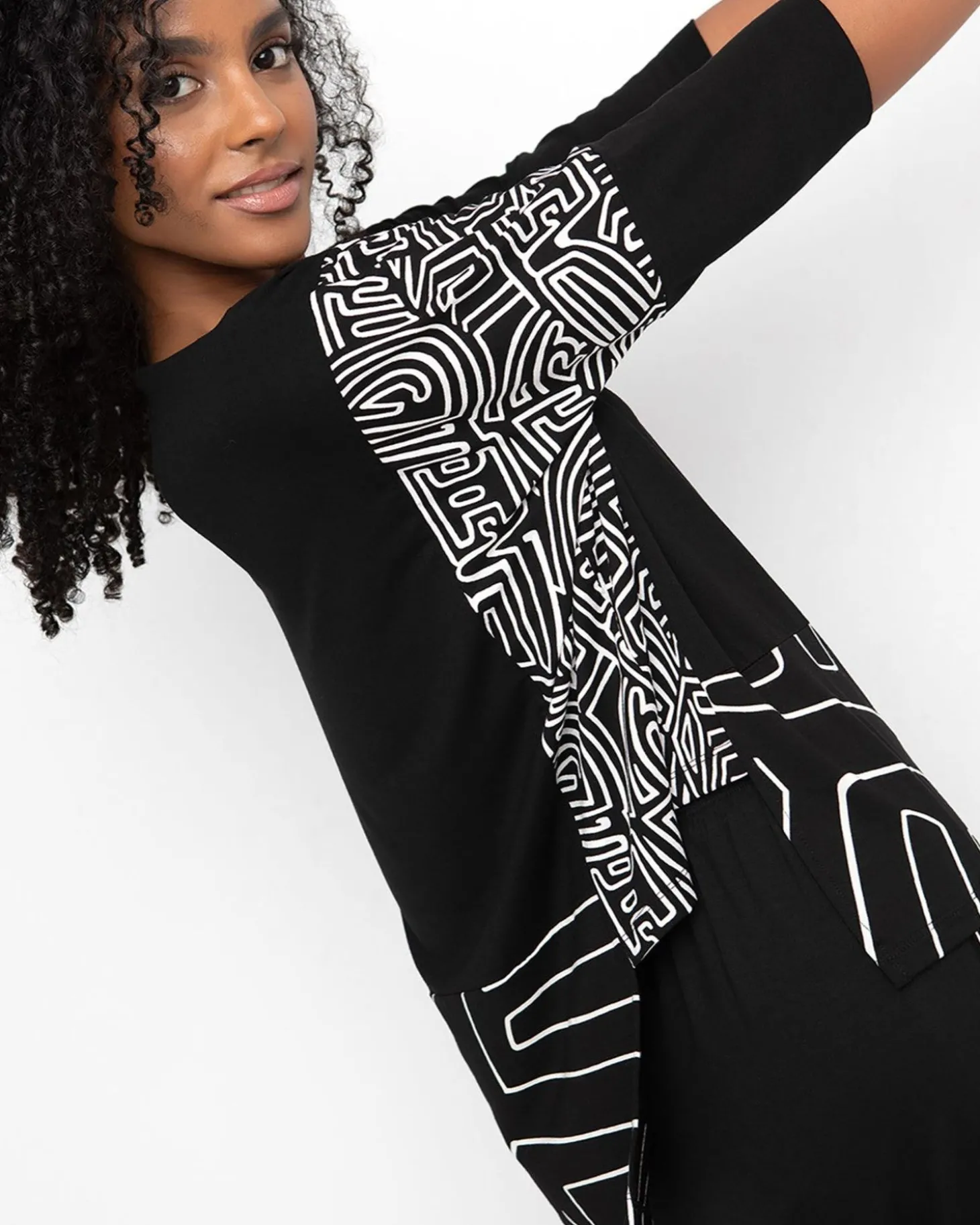 Women Alembika Ozai N Ku Maze Tee, Mitos