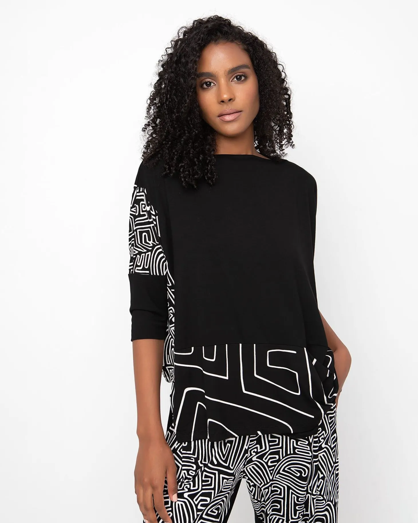 Women Alembika Ozai N Ku Maze Tee, Mitos