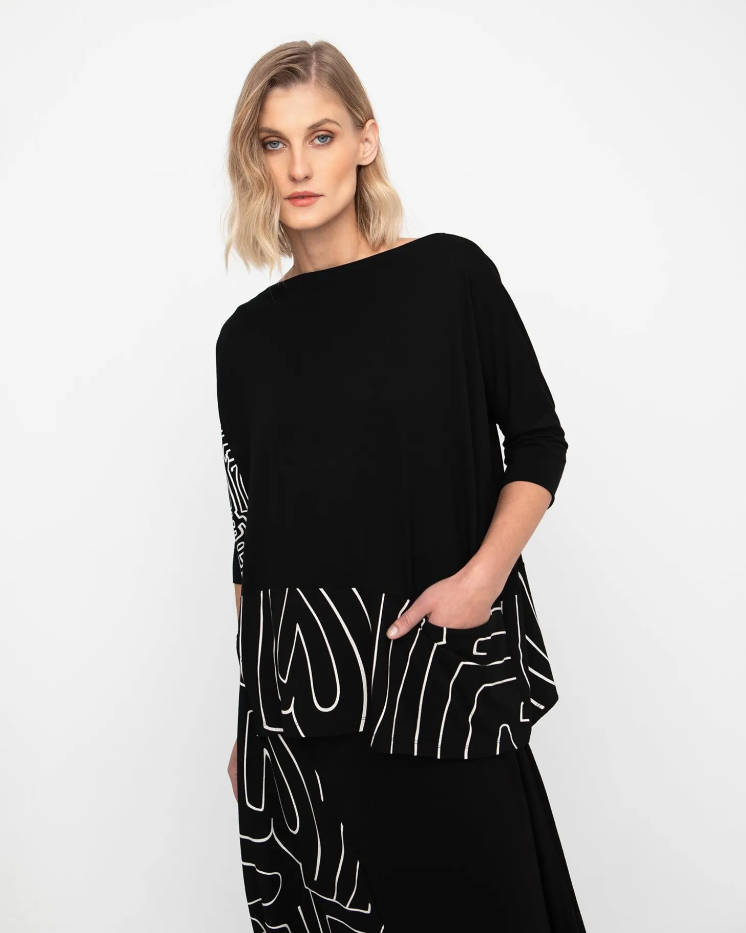 Women Alembika Ozai N Ku Maze Tee, Mitos