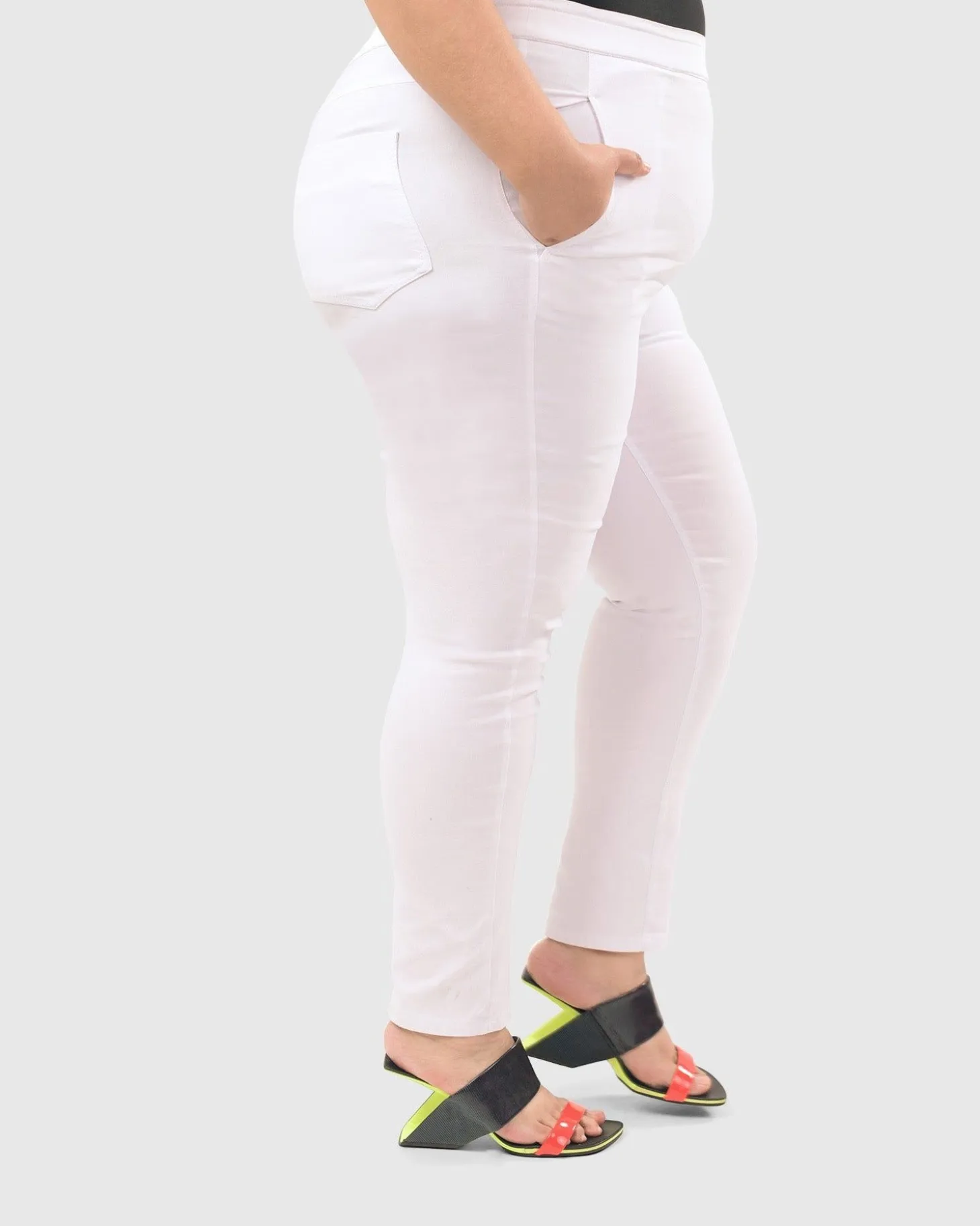Women Alembika Perfect Skinny Jeans, White