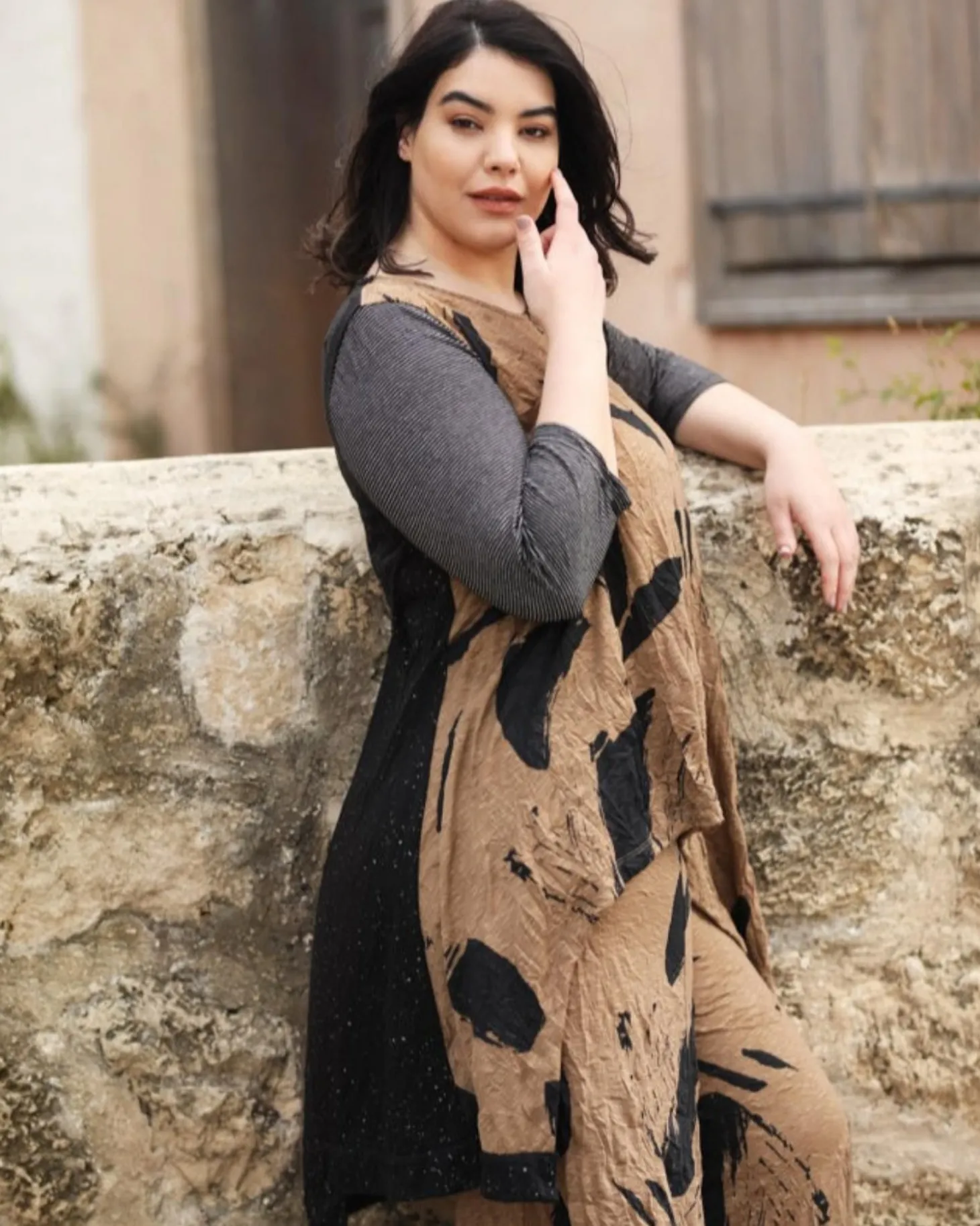 Women Alembika Ru Hi-Lo Crinkle Tunic Top, Sepia
