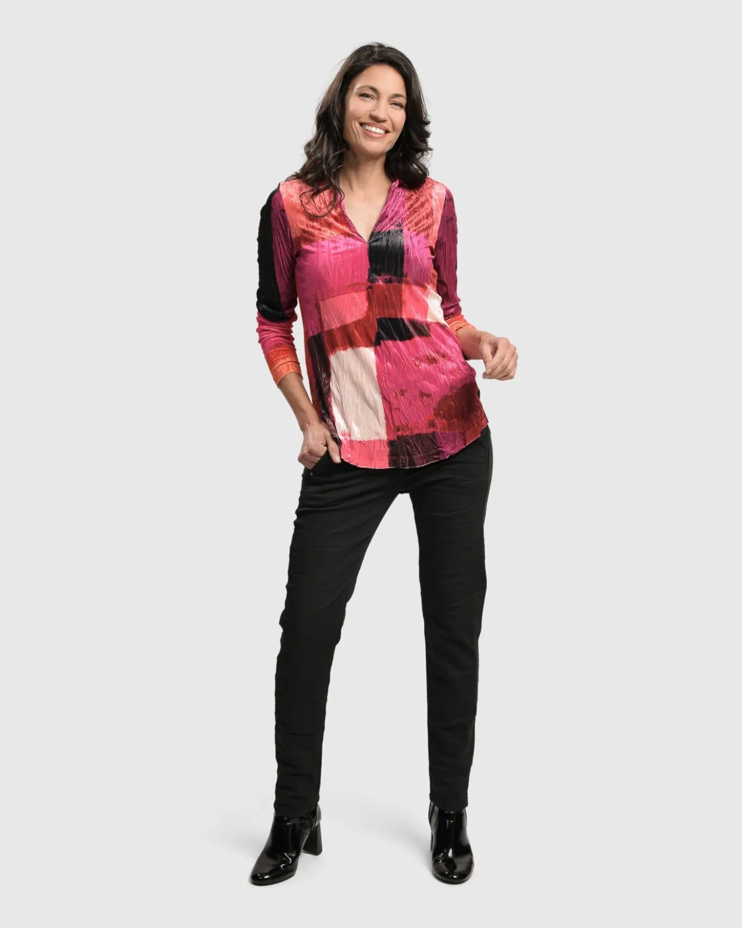 Women Alembika Sunset Strip V Neck Pullover, Magenta