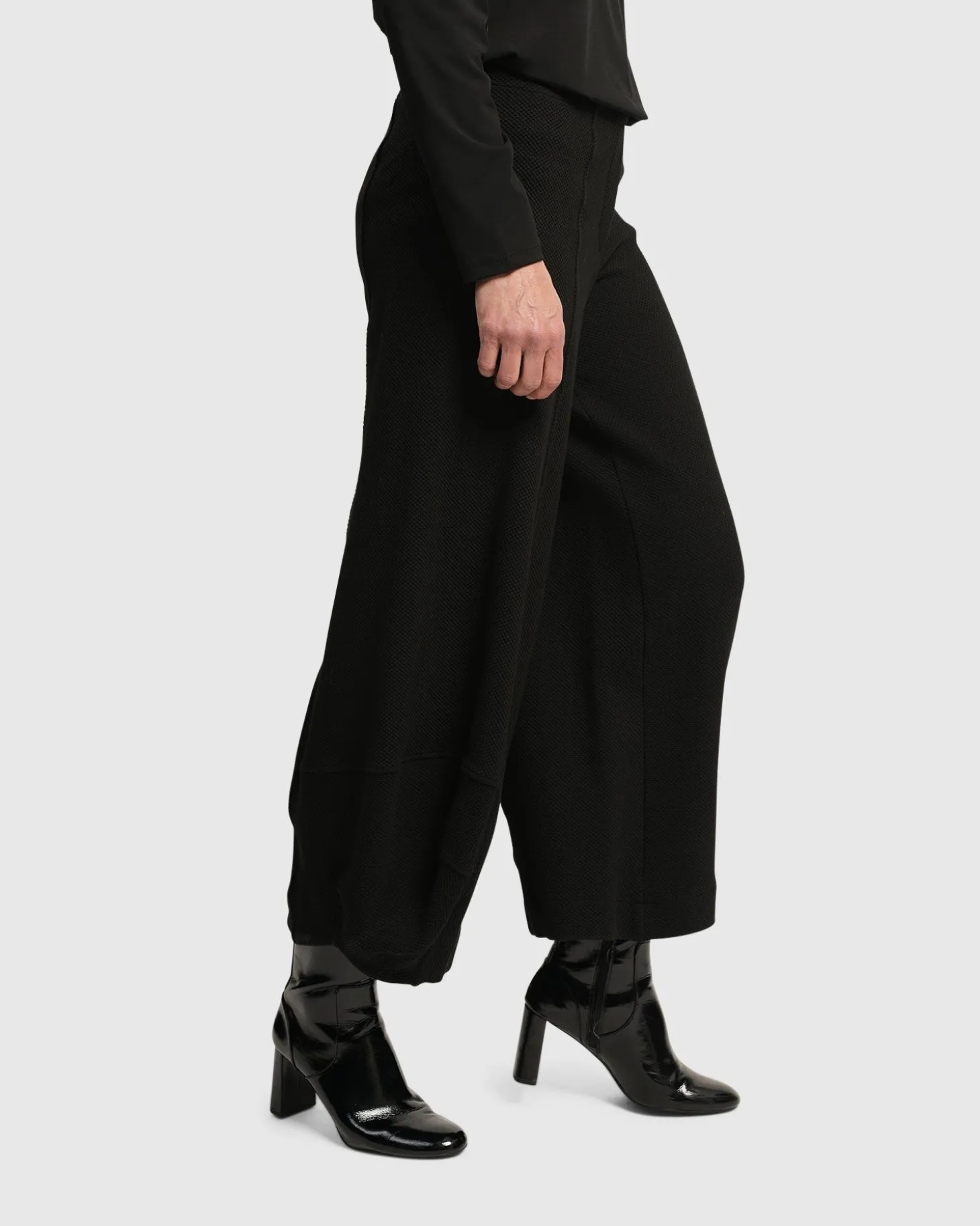 Women Alembika Superb Waffle Weave Punto Pants, Black
