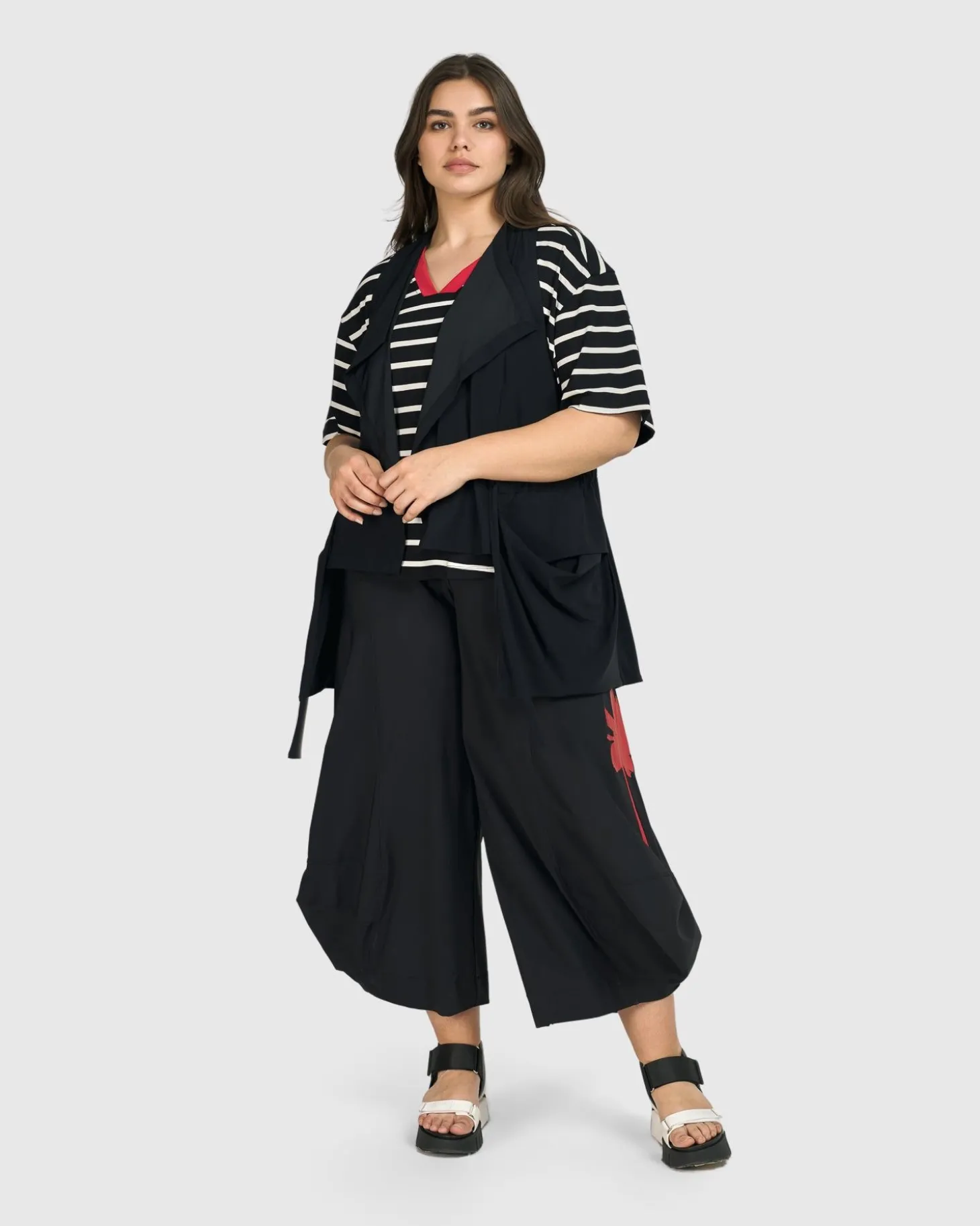 Women Alembika Tekbika Gabrielle Relaxed Vest, Black