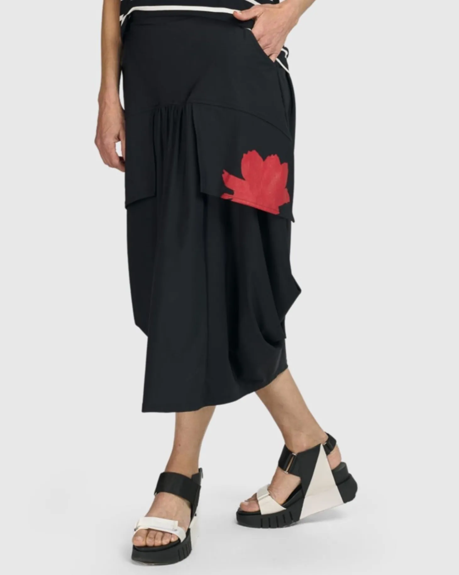 Women Alembika Tekbika Gotta Have Art Skirt, Flower