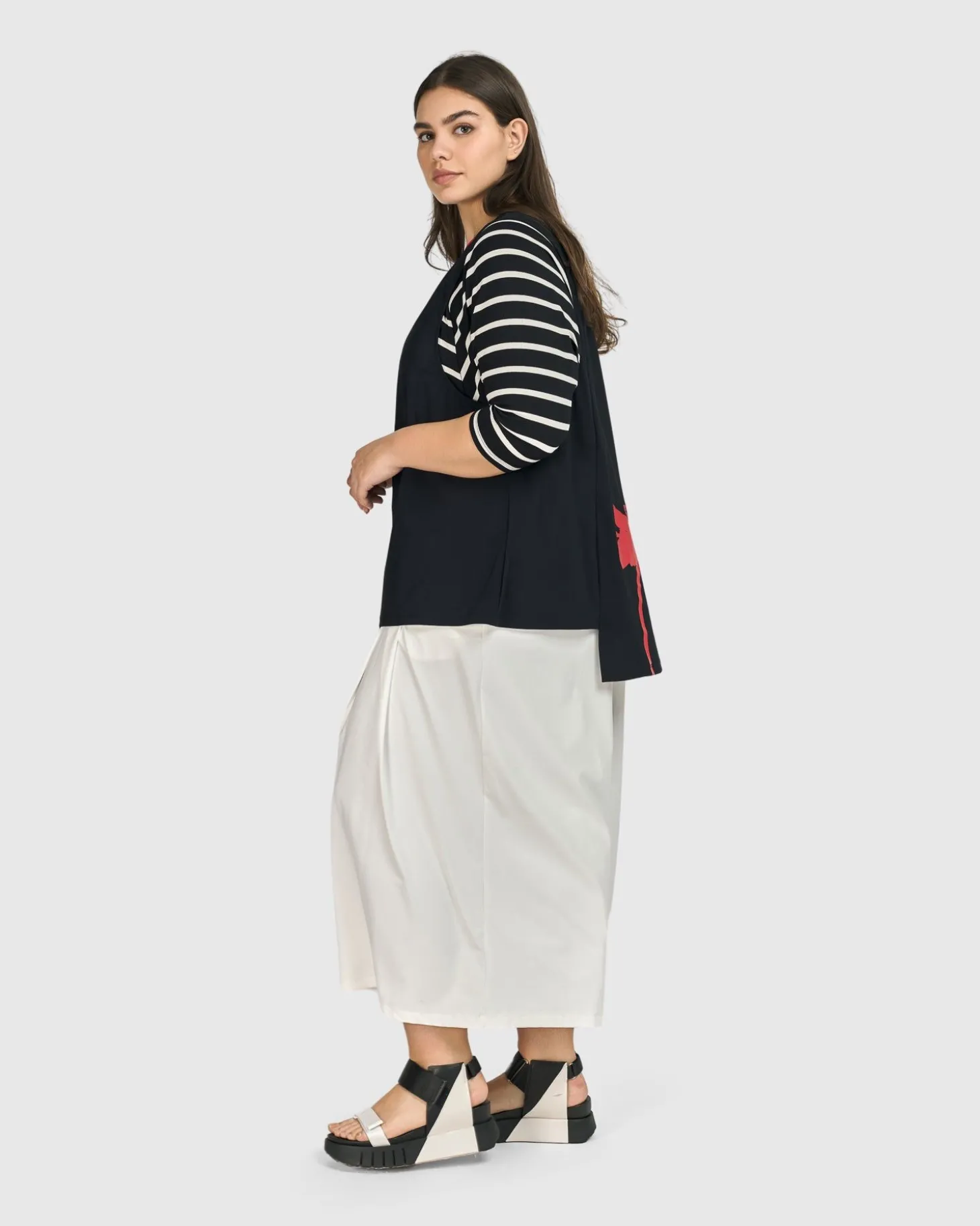 Women Alembika Tekbika Notre Dame Apron Vest, Black