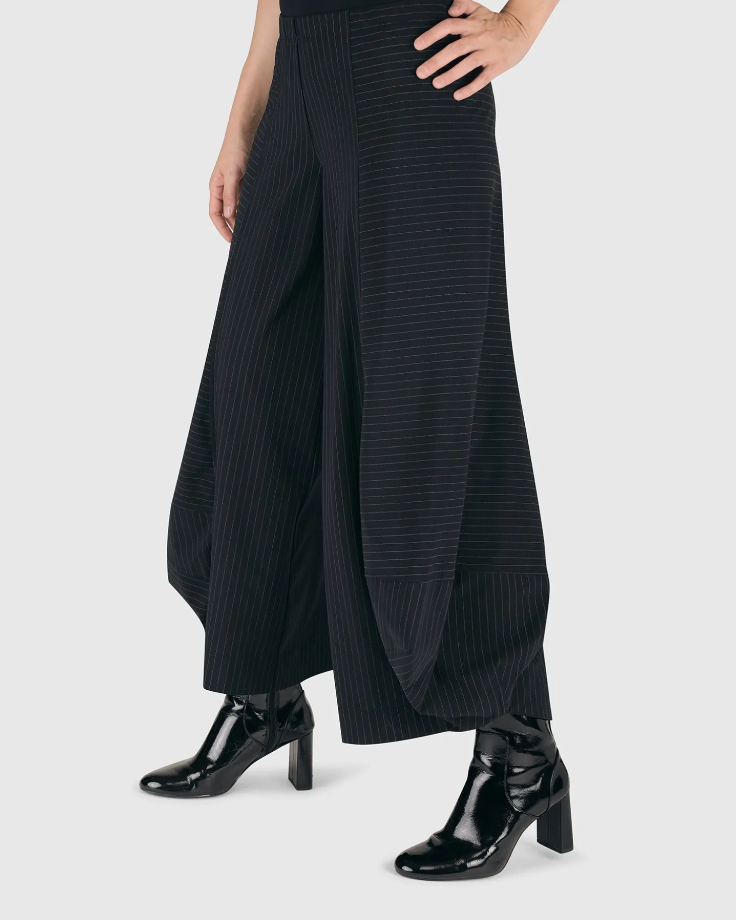 Women Alembika Tekbika Pinstripe Punto Pants, Black