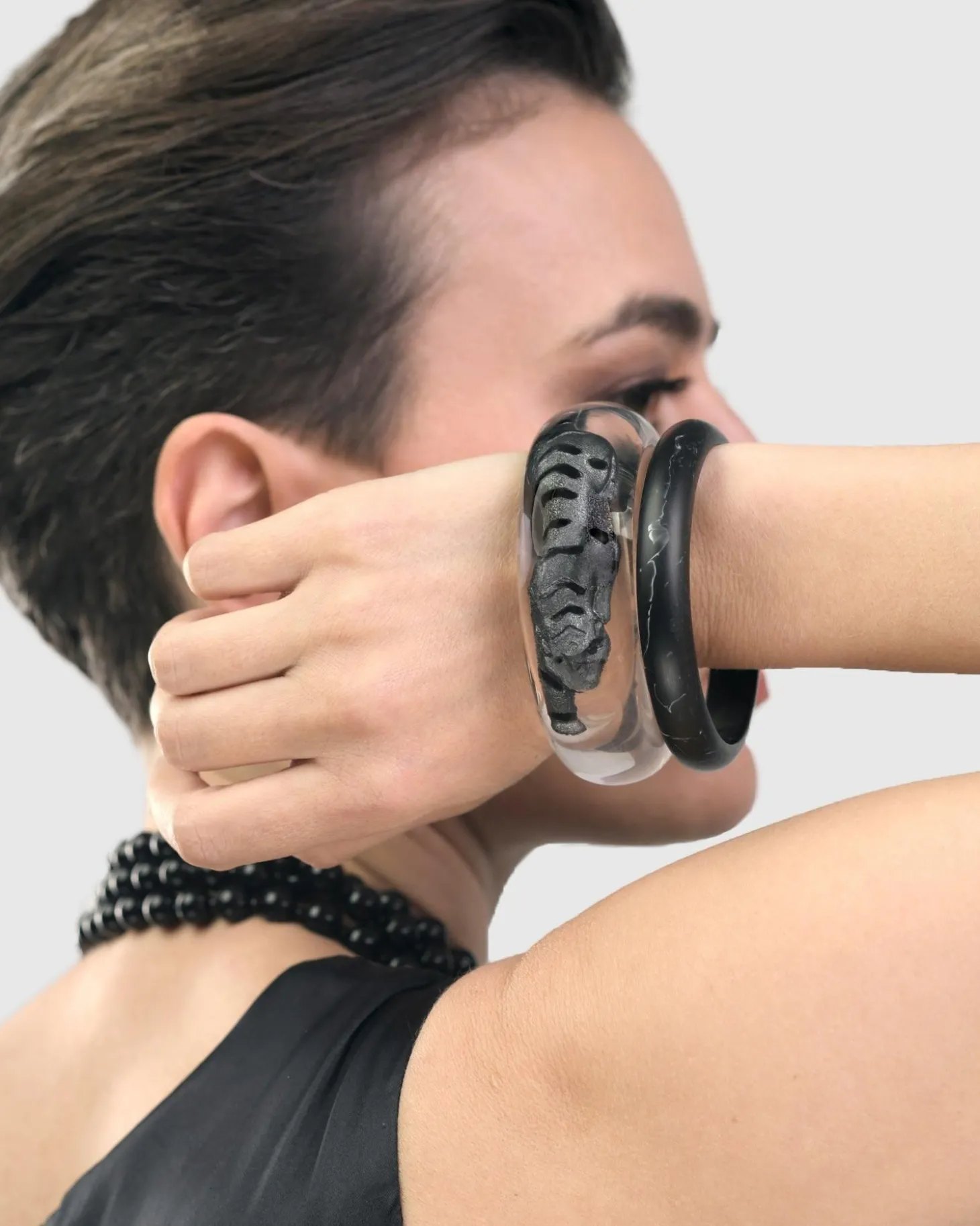 Women Alembika Tiger Inlay Bangle Bracelet, Silver