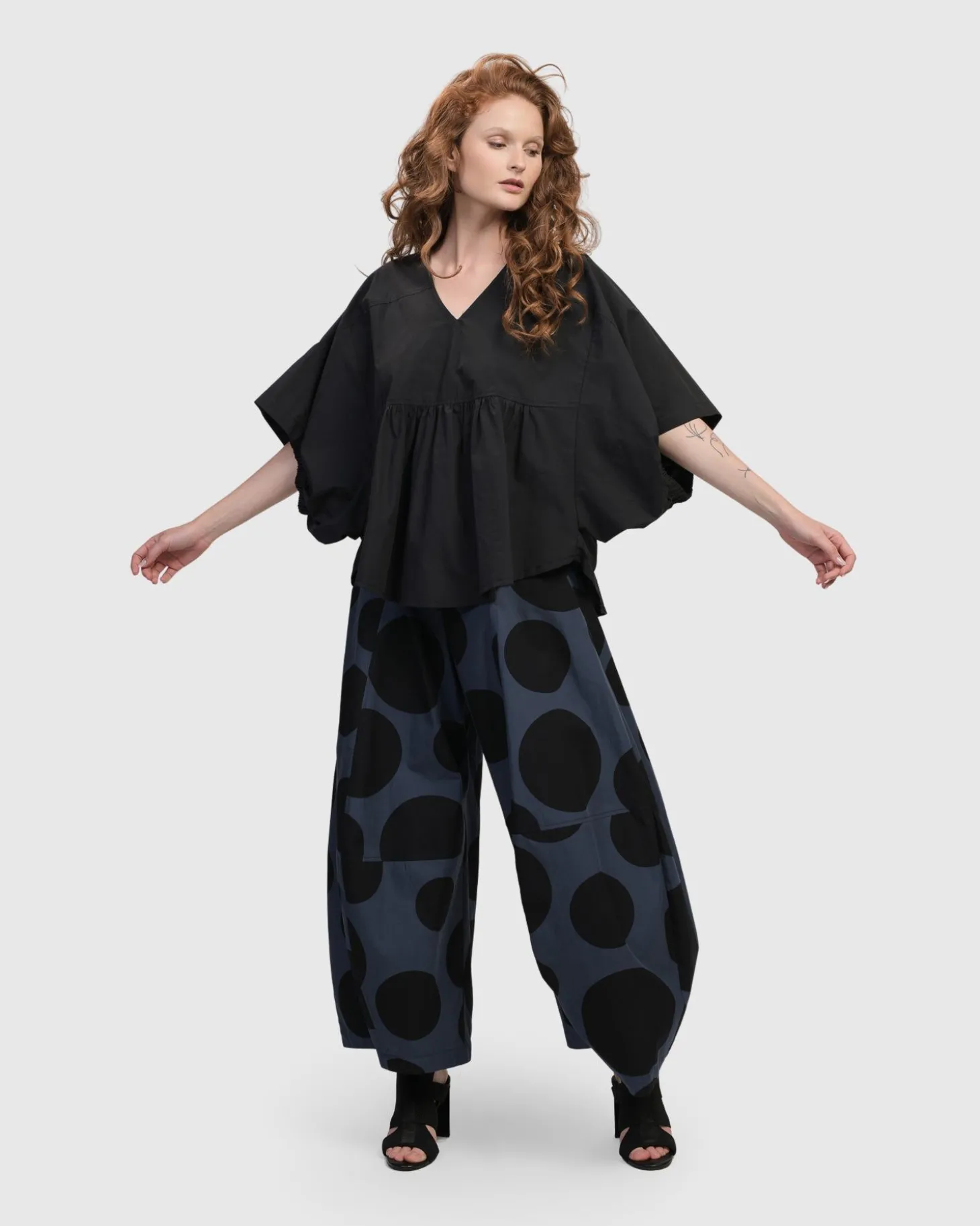 Women Alembika Urban Carnavale Balloon Pants, Navy