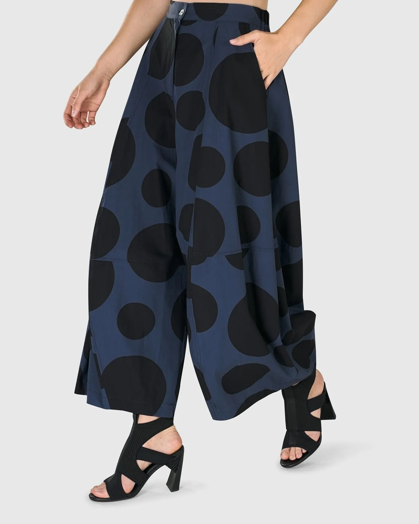 Women Alembika Urban Carnavale Balloon Pants, Navy