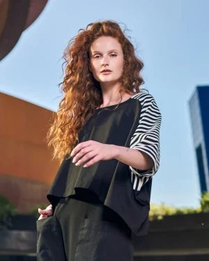 Women Alembika Urban Commuter Tee, Mono