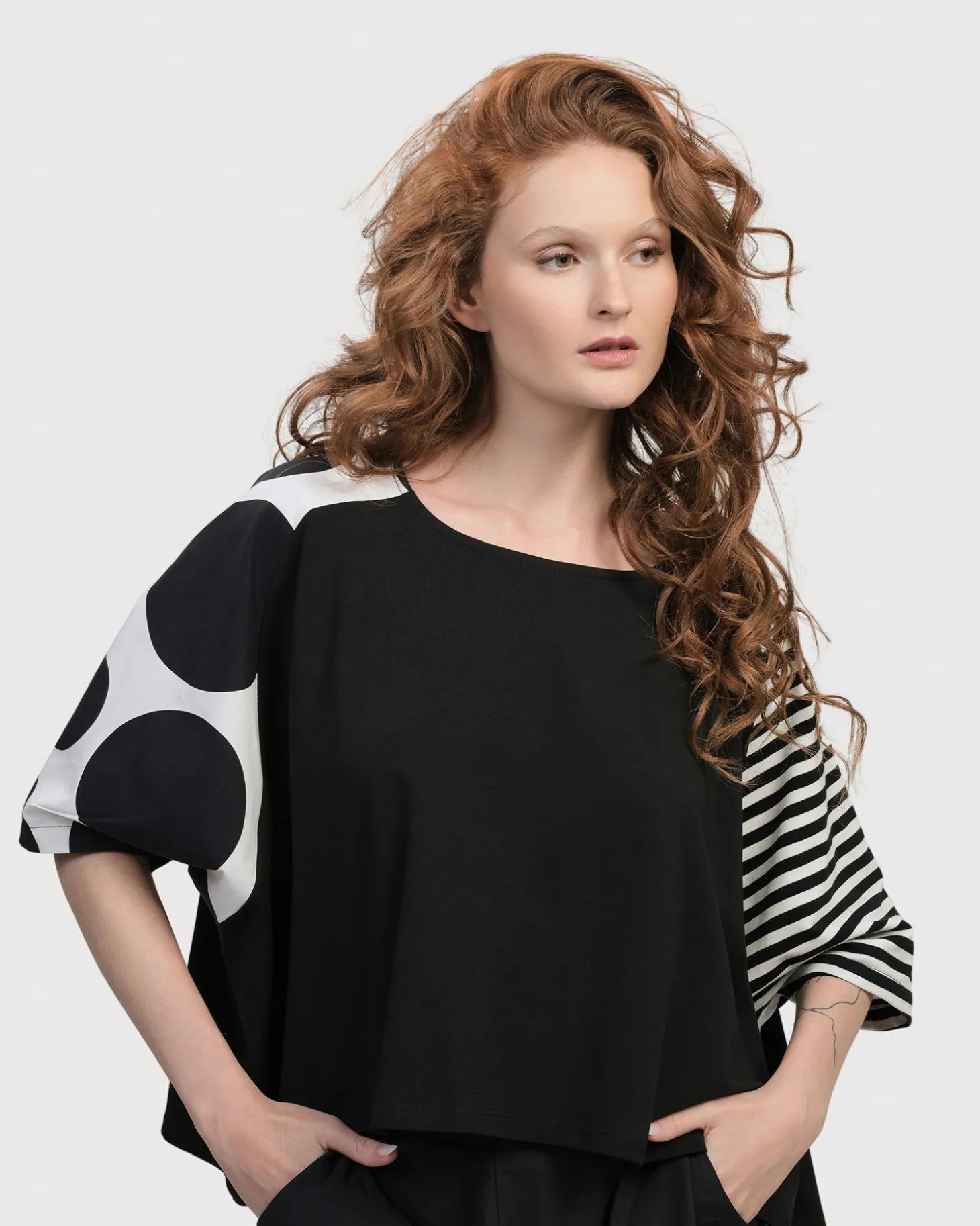 Women Alembika Urban Commuter Tee, Mono