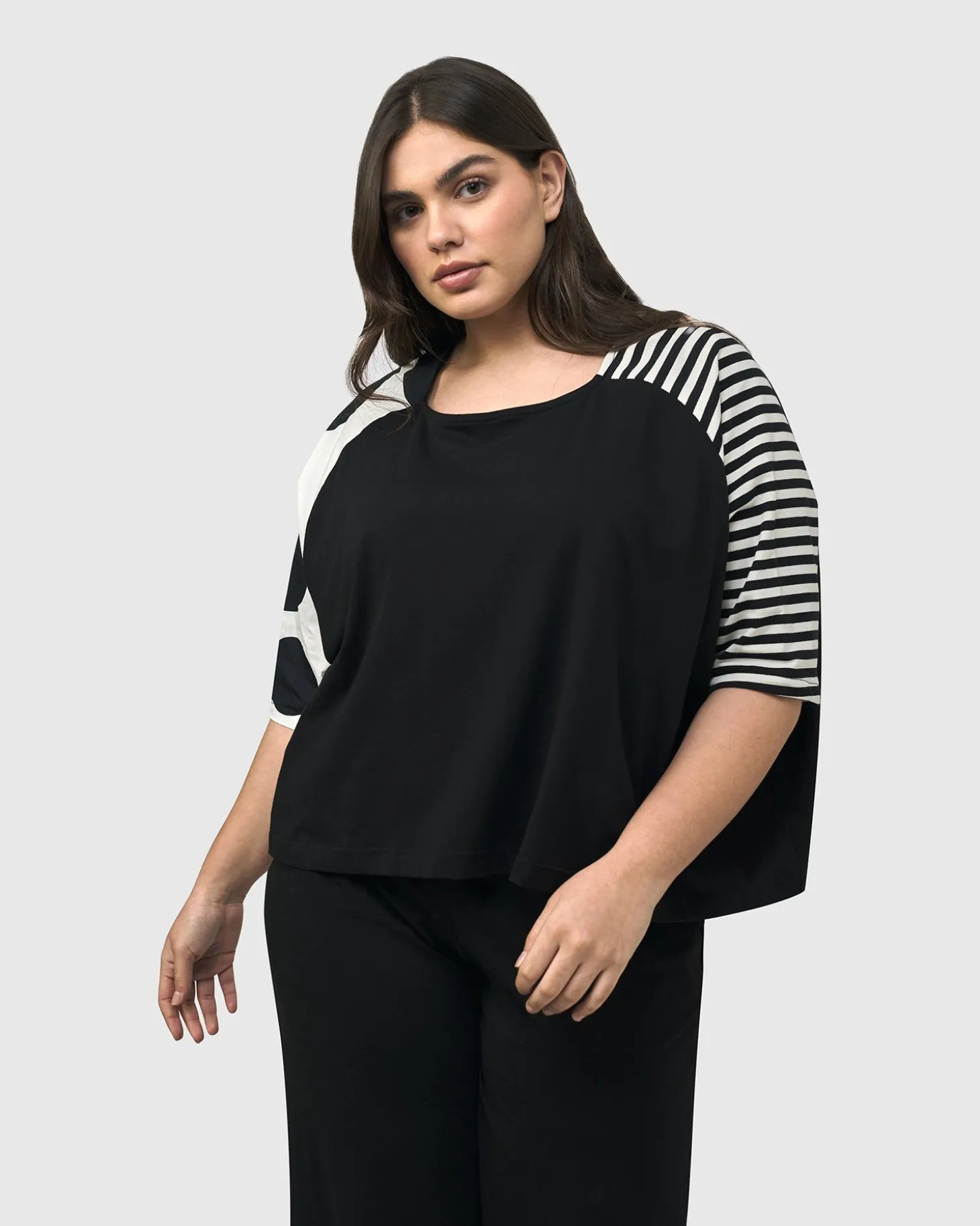 Women Alembika Urban Commuter Tee, Mono