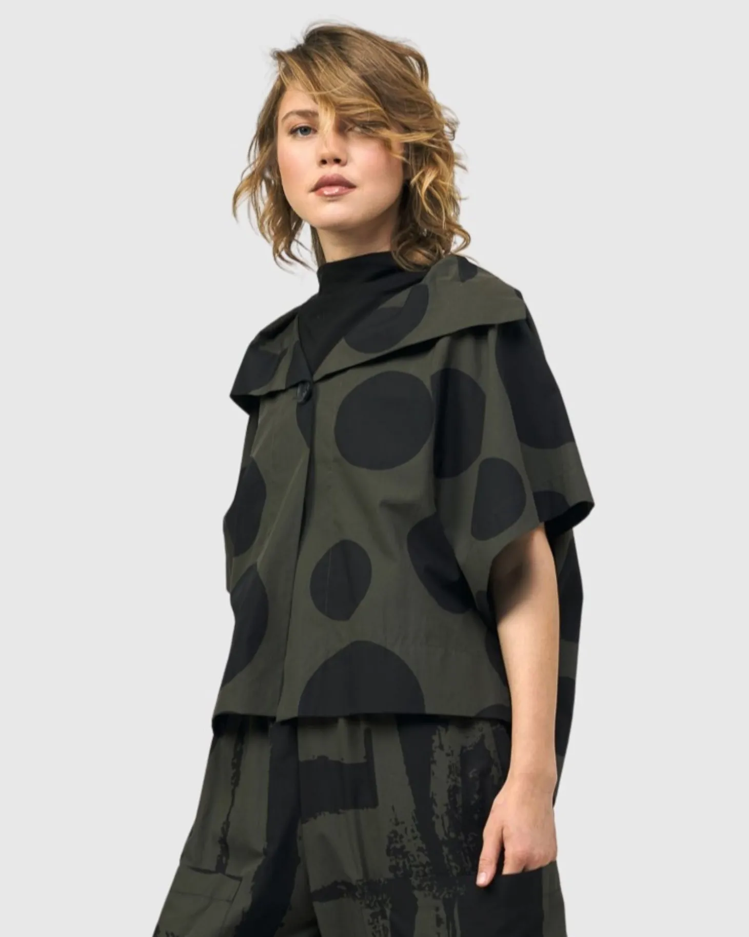 Women Alembika Urban Dots Kiku Cape Jacket, Khaki