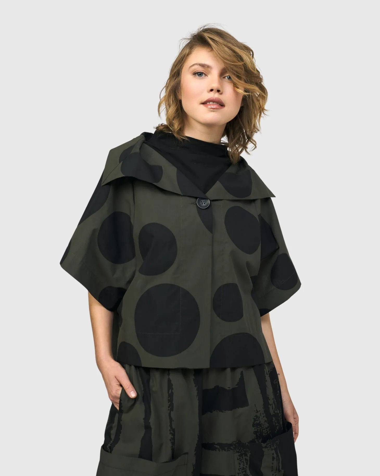 Women Alembika Urban Dots Kiku Cape Jacket, Khaki