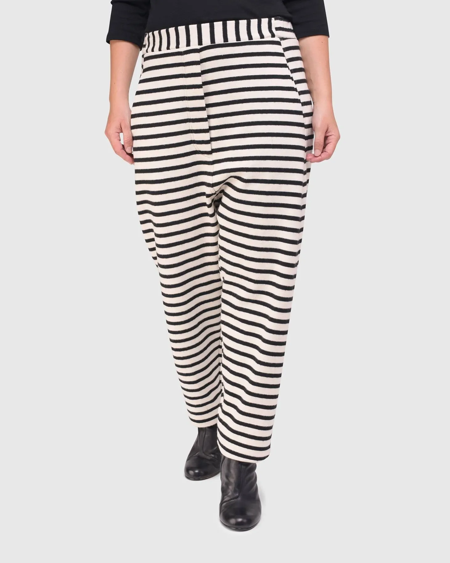 Women Alembika Urban French Terry Trousers, Lines