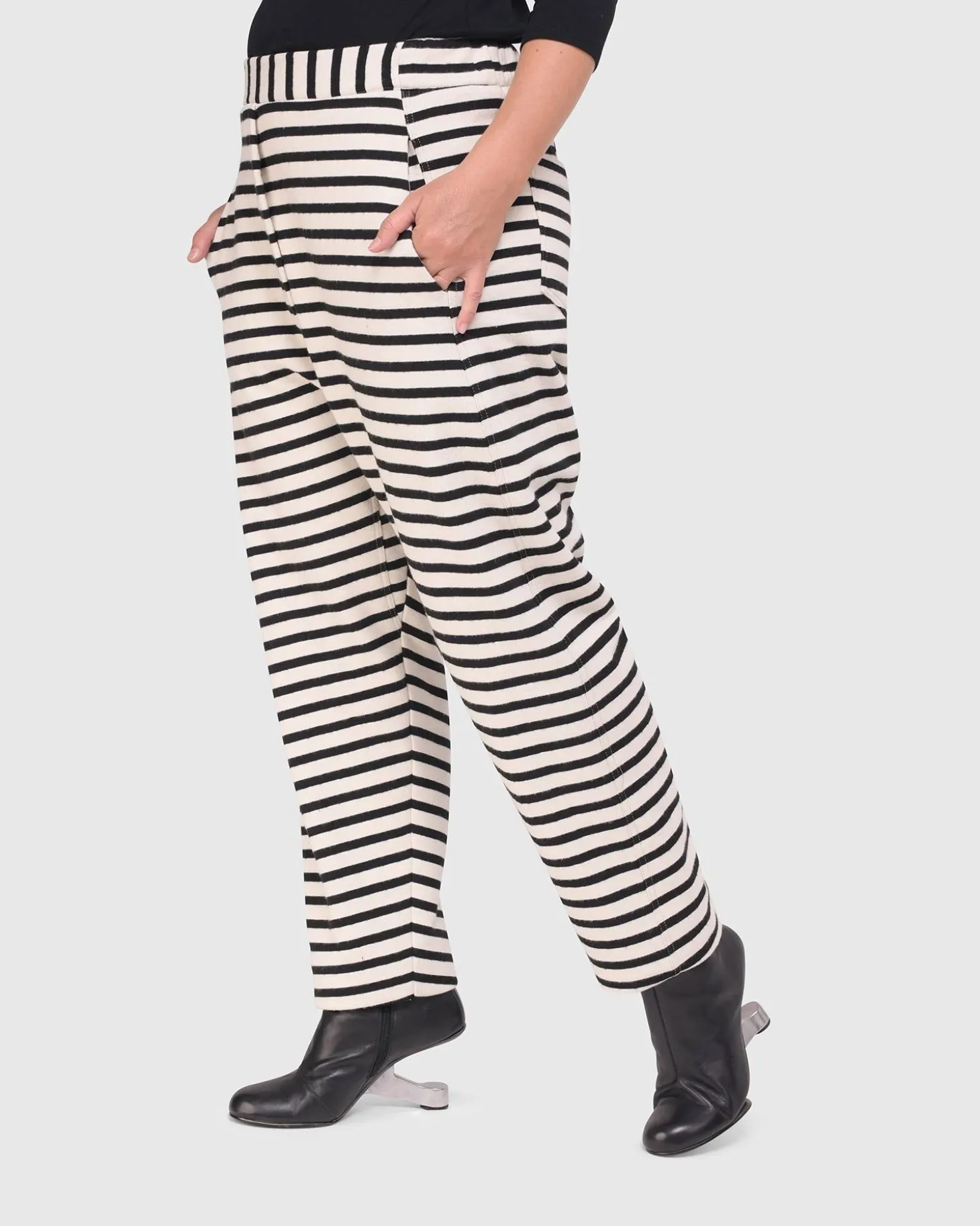 Women Alembika Urban French Terry Trousers, Lines