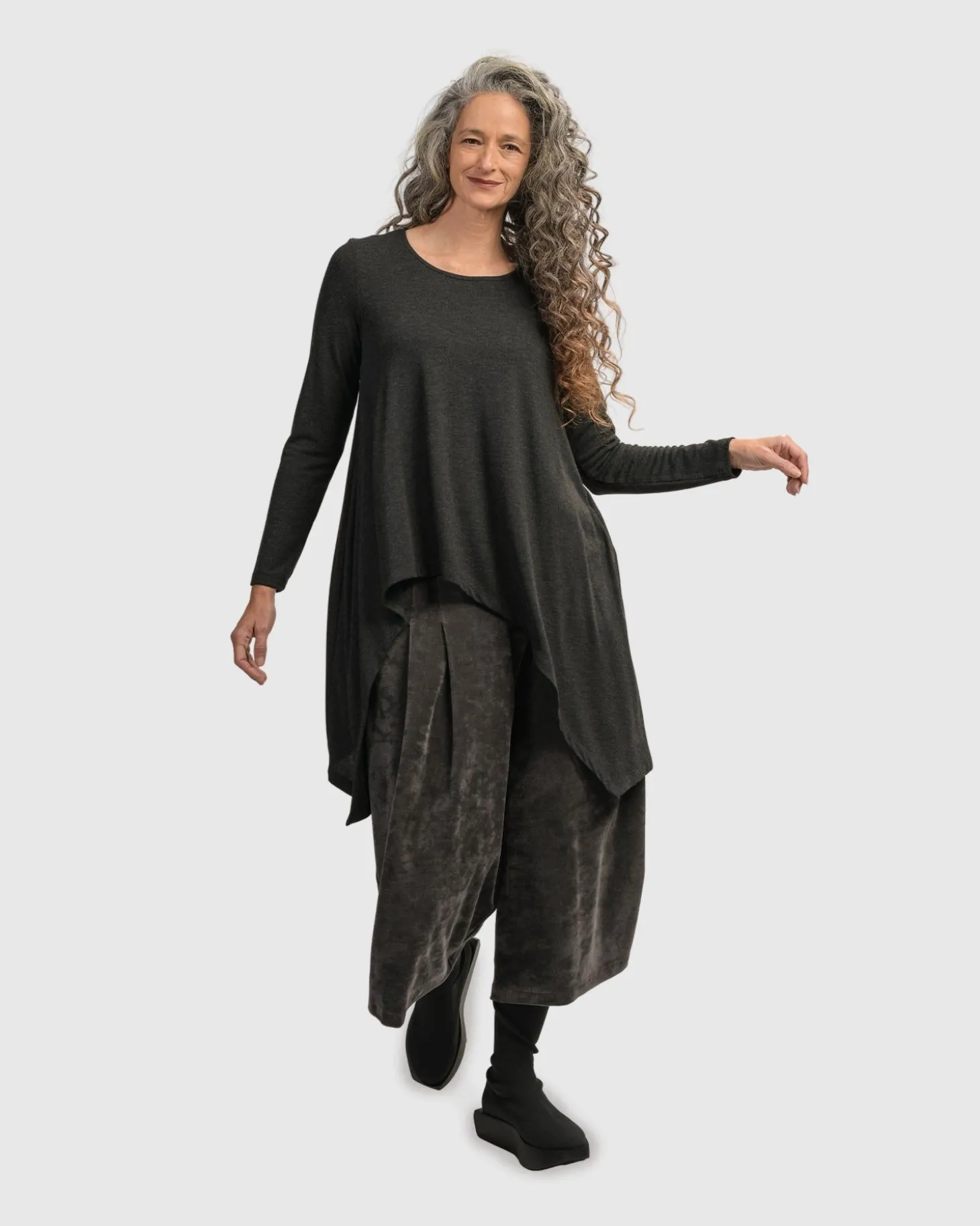 Women Alembika Urban Hi-Lo Top, Charcoal