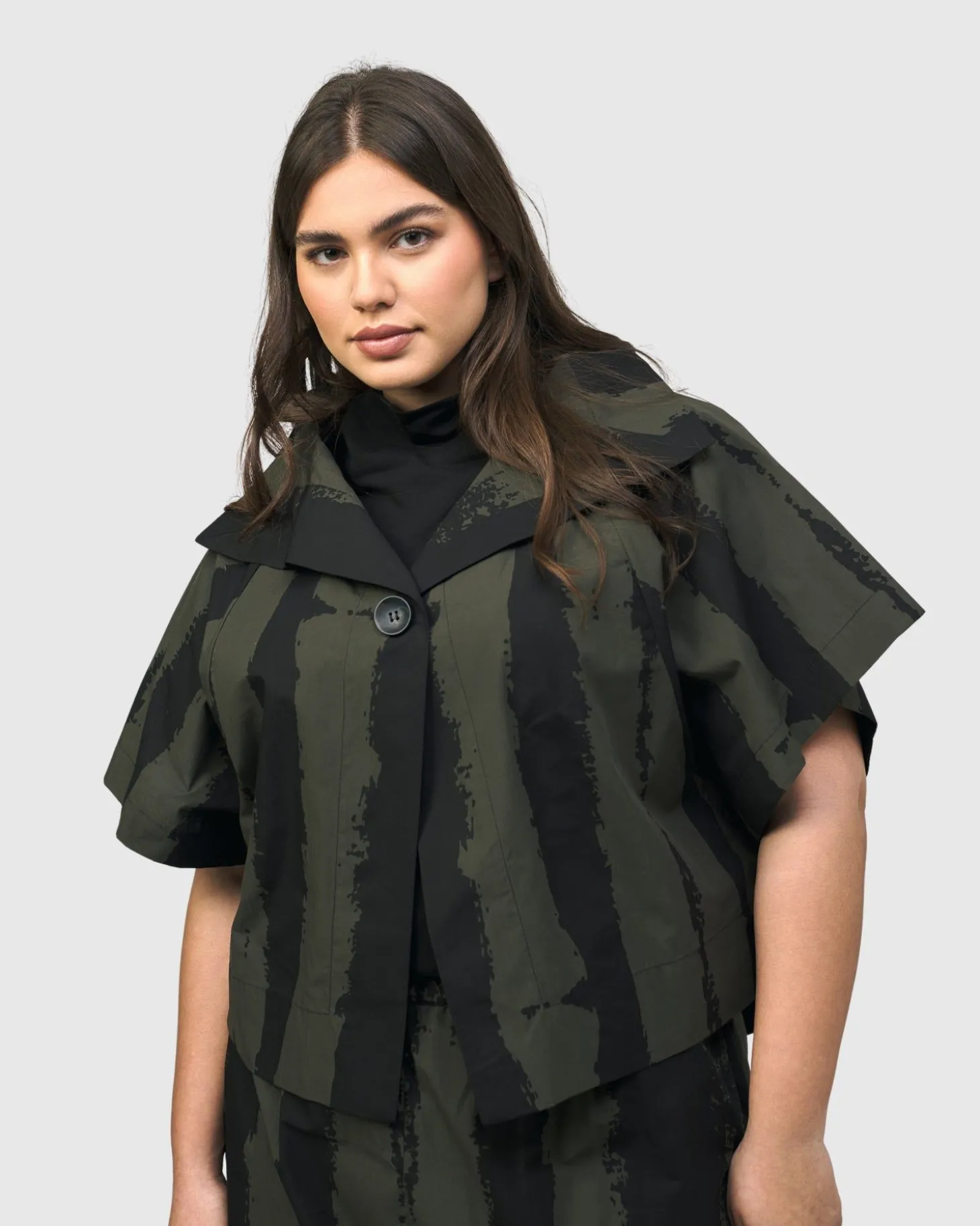 Women Alembika Urban Sakura Cape Jacket, Khaki