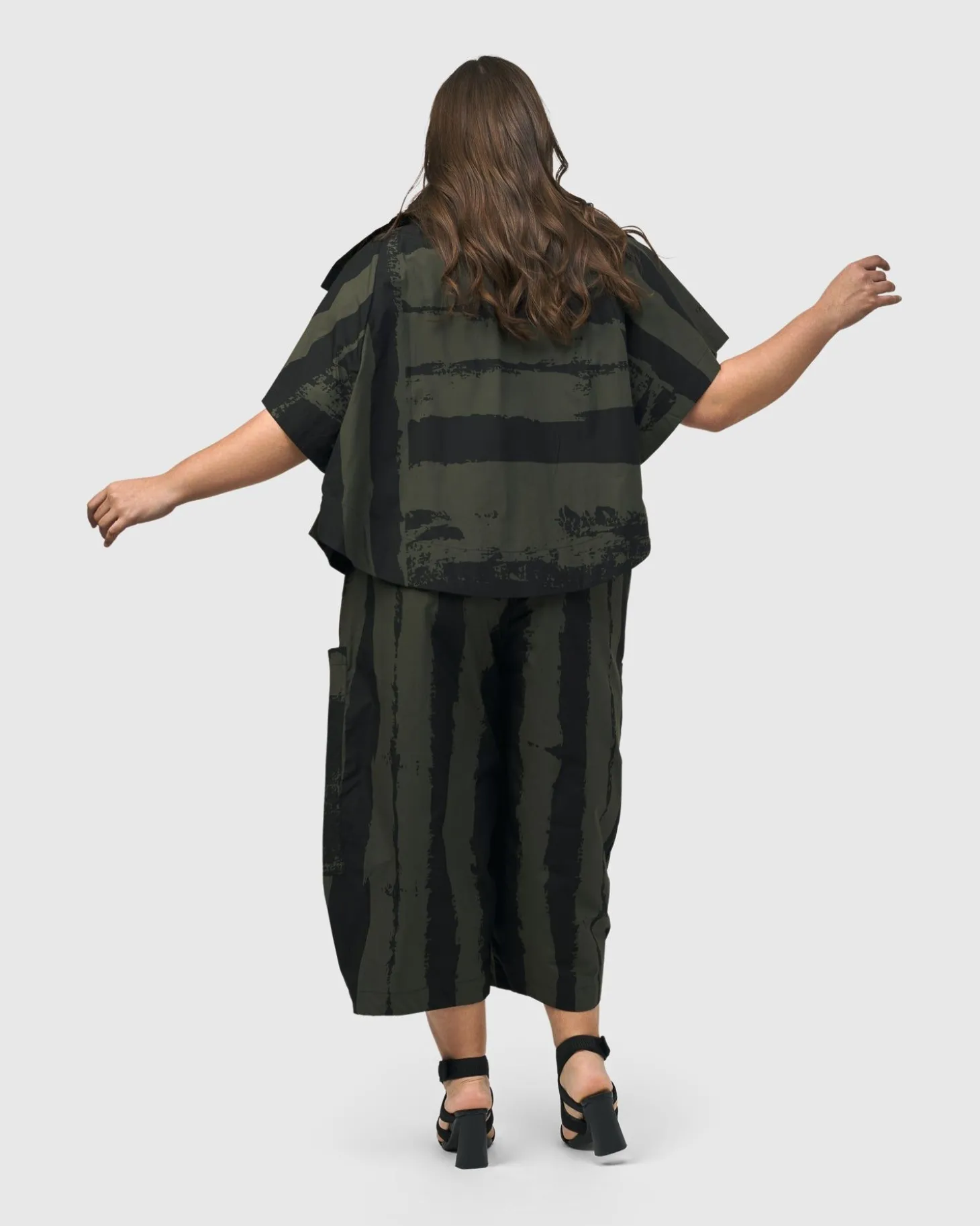 Women Alembika Urban Sakura Cape Jacket, Khaki
