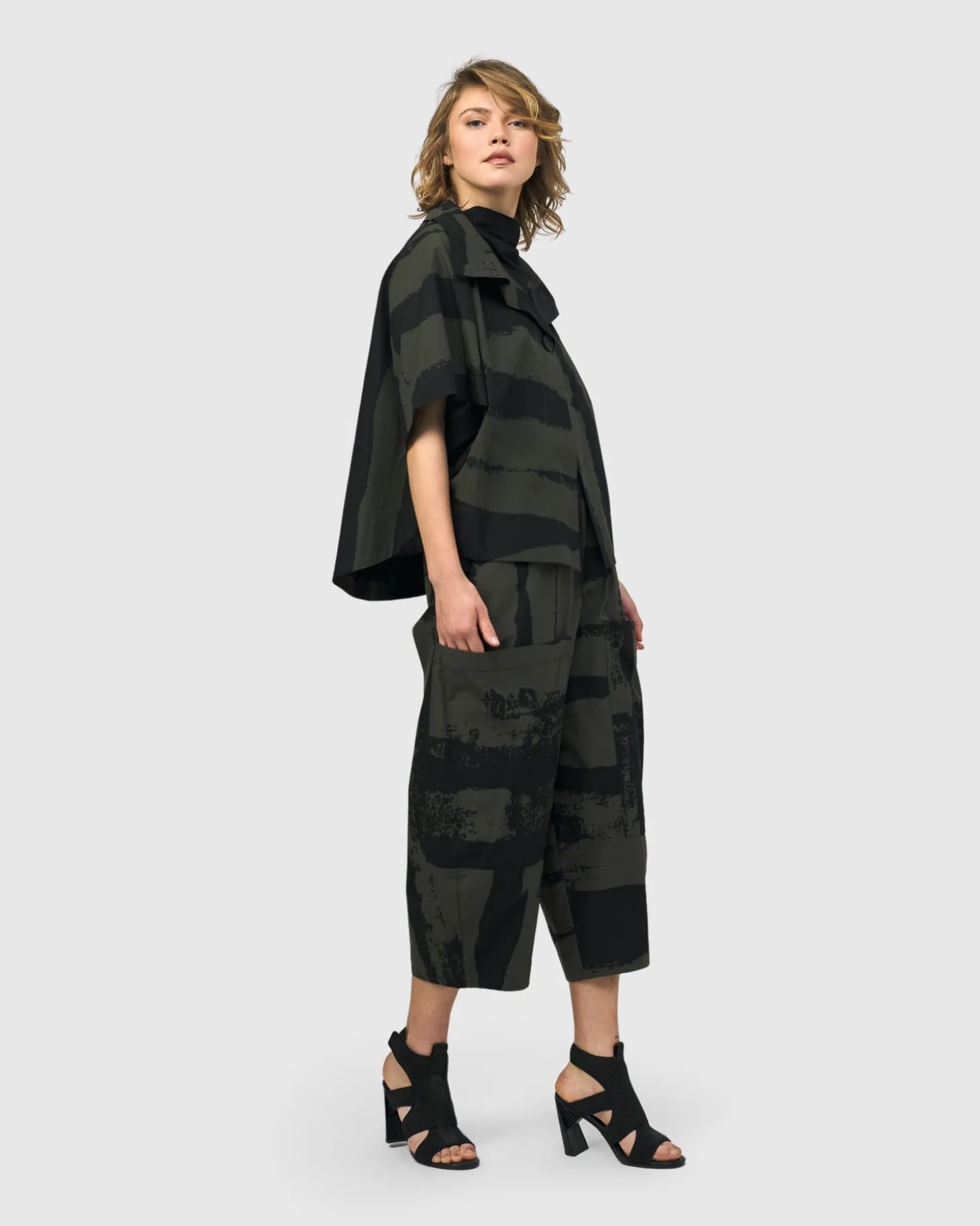 Women Alembika Urban Sakura Cape Jacket, Khaki