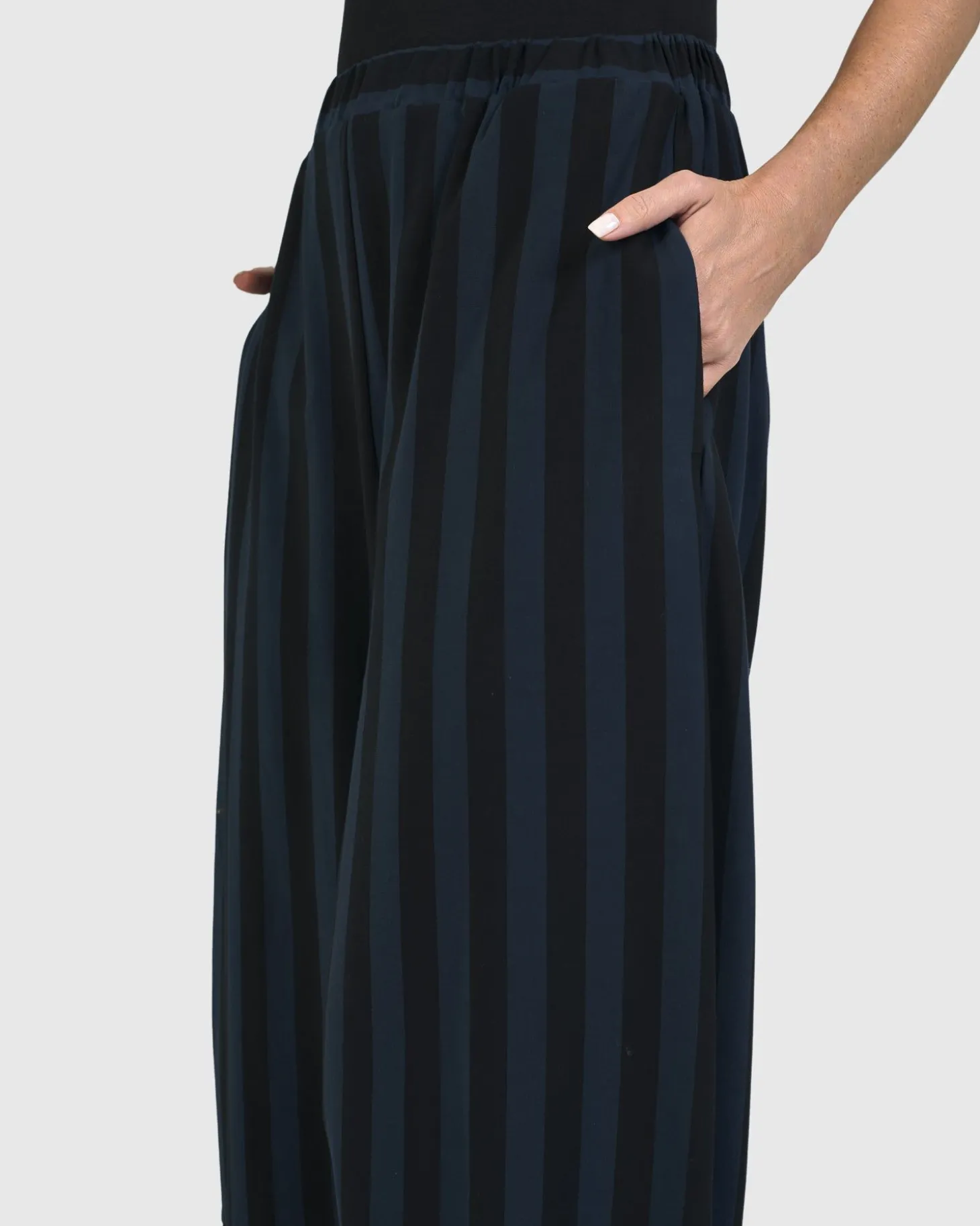 Women Alembika Urban Skyfall Lantern Pants, Navy