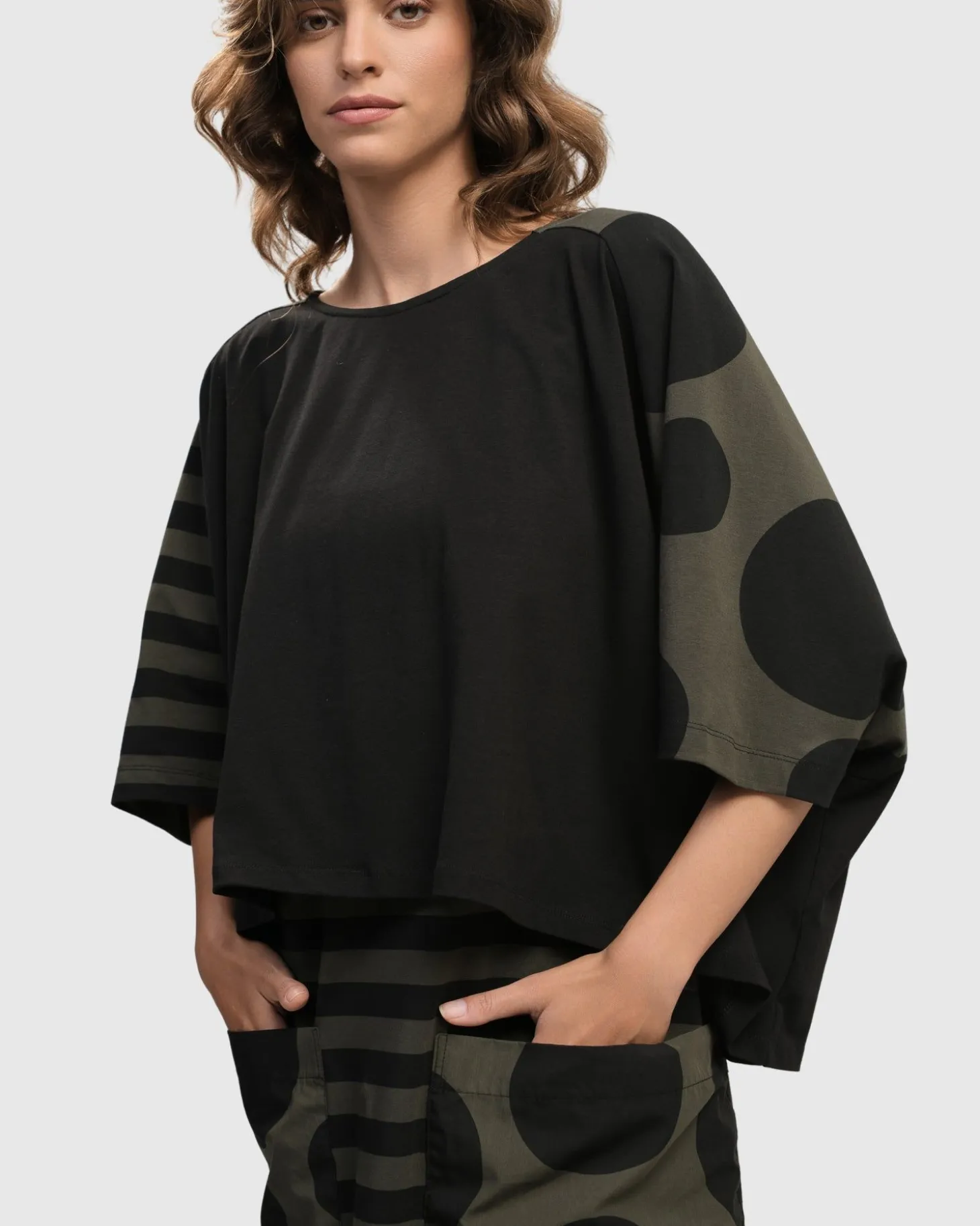 Women Alembika Urban Suntory Cropped Tee, Khaki