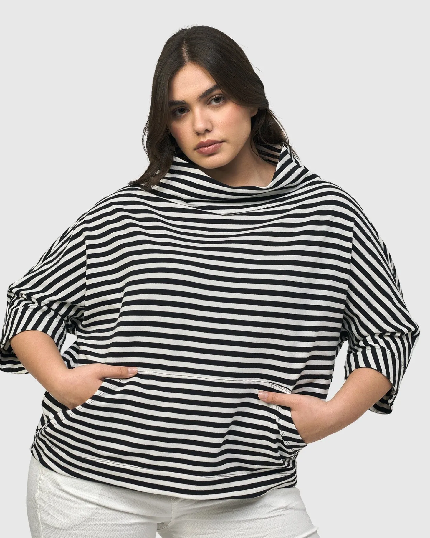 Women Alembika Urban Trekker Sweatshirt, Black