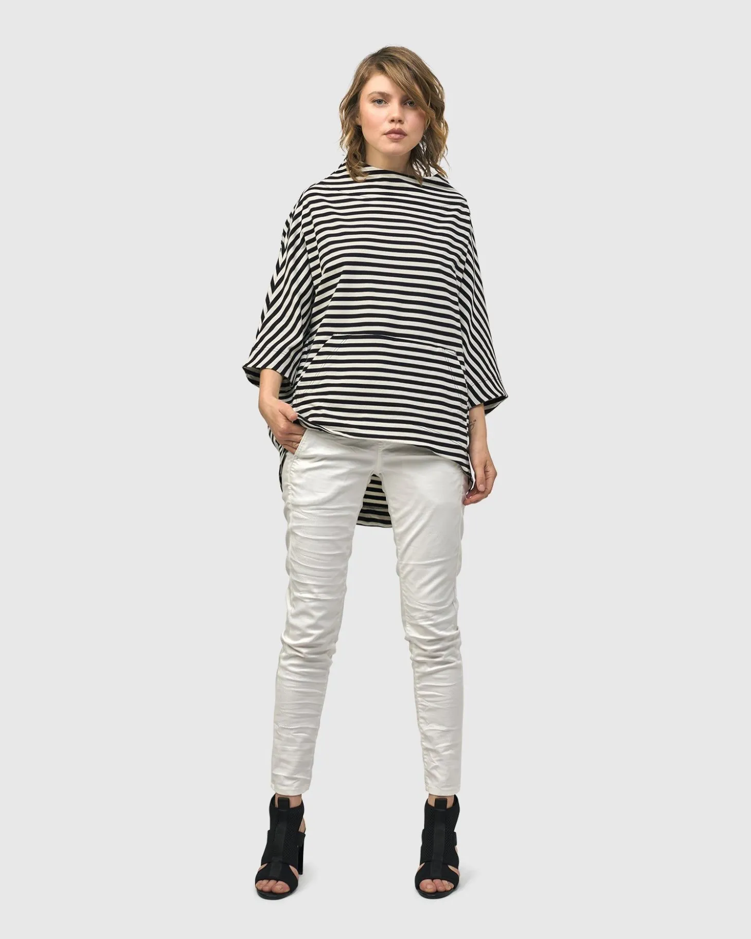 Women Alembika Urban Trekker Sweatshirt, Black