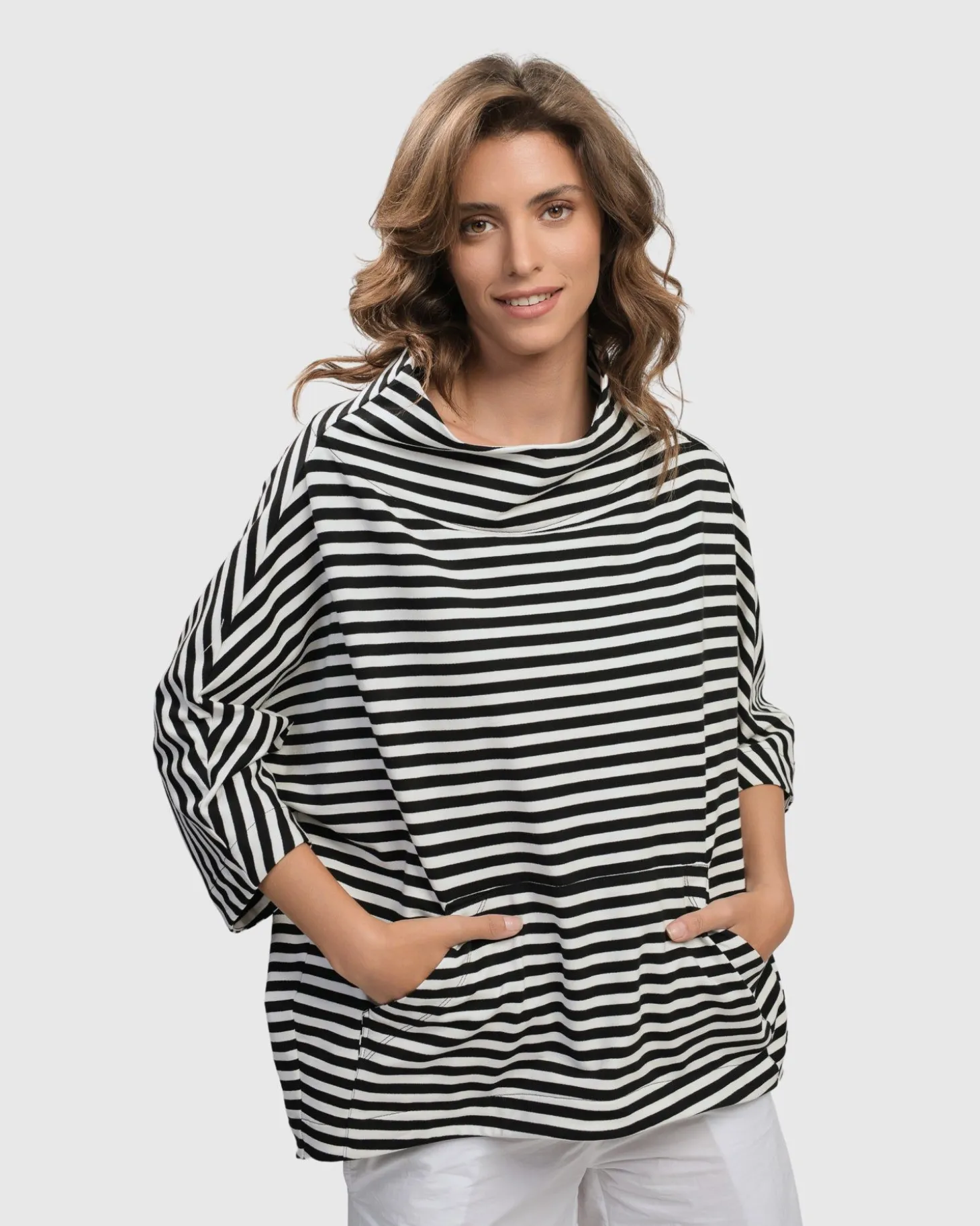 Women Alembika Urban Trekker Sweatshirt, Black